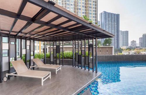 Suan Luang Apartment | Luxury SkyFloor OnNut BTS 40sqmt Gym Pool Netflix
