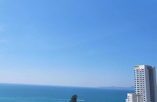 Jomtien Apartment | Luxury suite with sea view - 200 meters from the beach!