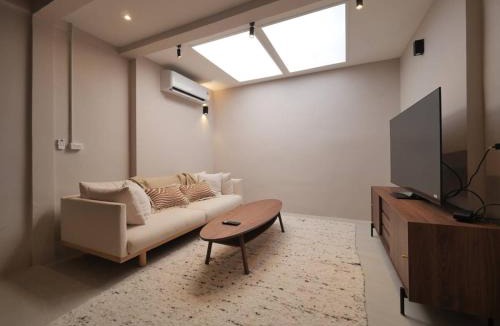 Bangkok Central Business District House | Mali Townhome near BTS Asok & Terminal 21