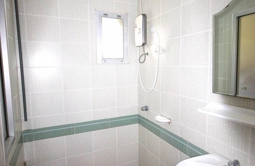 Phan Thong Hotel | Matini Amata