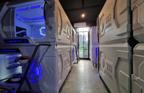 Asoke Hostel | MET A Space Pod Phrom Phong