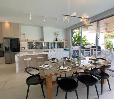 Chalong Villa | Minimalist luxury villa