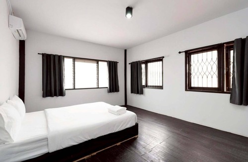 Wat Bowon Niwet Hotel | Mitr Inn Khaosan