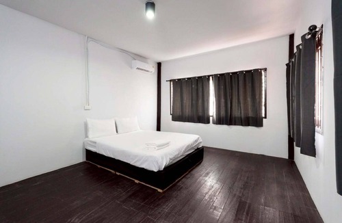Wat Bowon Niwet Hotel | Mitr Inn Khaosan