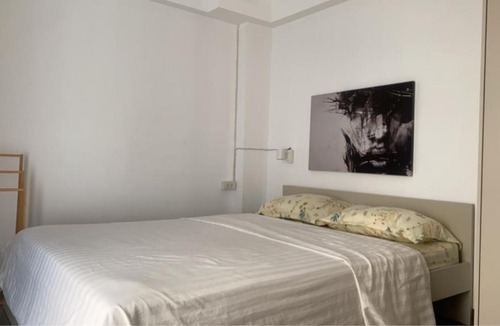 Dok Mai Apartment | Modern 2BR Condo - Foodie Market 11 mins, Bangna Trade Road 12 mins, Mega Bangna Close