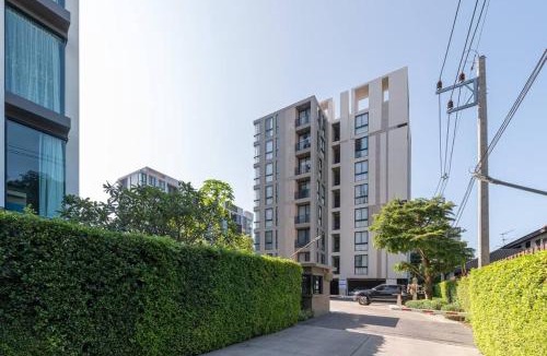 Huay Kaew Apartment | Modern Condo in Nimman (F709) by Pimolplace