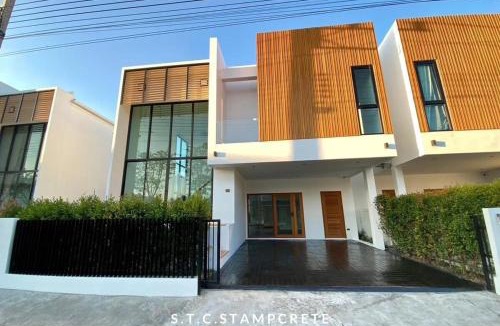 Samut Sakhon Villa | Modern House Uprompt Chiangmai