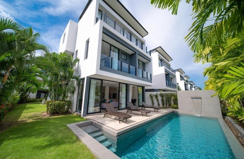 Choeng Thale Villa | Modern minimalist style luxury villa with private pool located in a high-end resort area adjacent to Laguna Park Golf Course