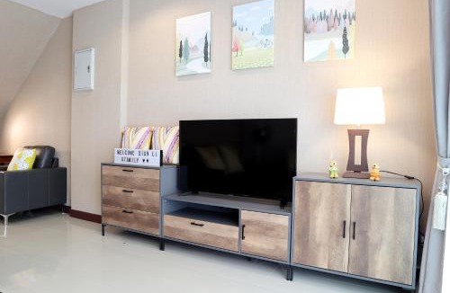 Hai Ya House | Modern Townhome at the Old City