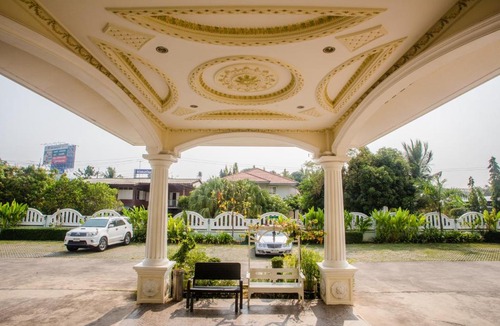 Phitsanulok Hotel | Monrawee Pavilion Resort