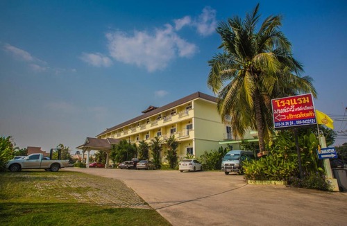 Phitsanulok Hotel | Monrawee Pavilion Resort