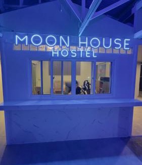 Baan Tai Hostel | Moon house Beach Hostel