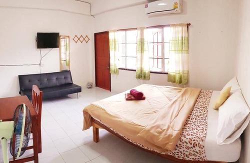 Thani House | Motel ∙ 8 guests