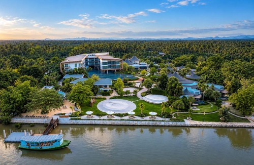 Bang Khonthi Hotel | Na Tree Tara Riverside Resort Amphawa Damnoensaduak
