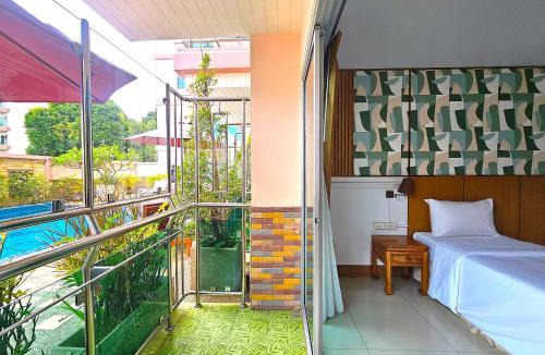 North Pattaya Hotel | Nanthana Villa