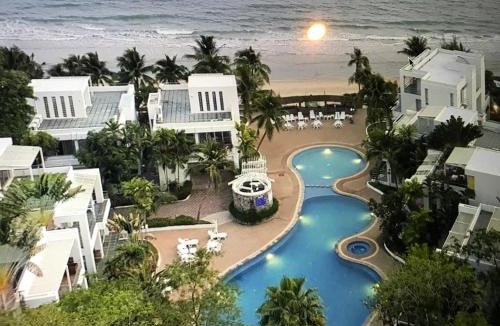 Chakphong House | Natural Villas -Front Samet - Beach front 3BR with Pool