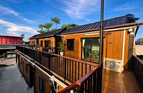 Racha Thewa House | Near BKK Homestay Airport