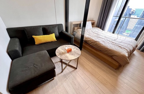 Rama 9 Apartment | Near Central Rama 9 w/Skyline Balcony, Pool, Gym & Walk to MRT