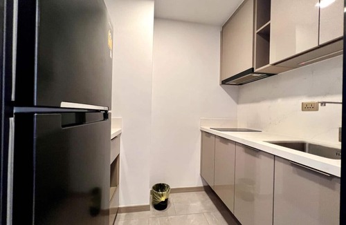 Rama 9 Apartment | Near RCA w/Skyview, Pool, Gym & 5m to MRT