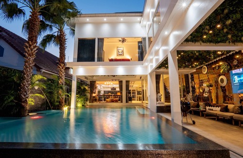 South Pattaya Villa | NEW 2022 Art Pool Villa