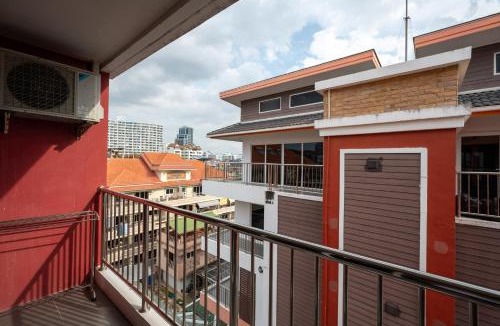 Pratumnak Hill Apartment | New Nordic Marcus 2 by Apartwell