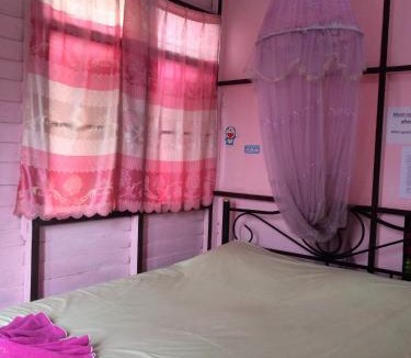 Wat Sam Phraya House | New Phiman Riverview Guesthouse