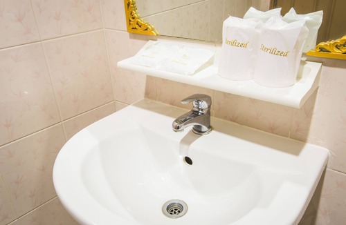 Pom Prap Sattru Phai Hotel | New Suanmali Hotel