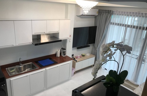 Ratchadaphisek House | Newly Townhouse in Huai Khwang W/4 King Beds