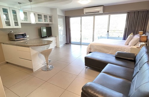 Nimman Apartment | Nimman Studio with FREE Motorbike - Kitchen - View - Chom Doi 1
