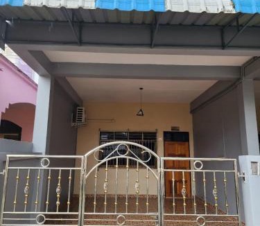 Betong House | No 25 by SaamSaao HomeStay Betong - 4 Bedroom