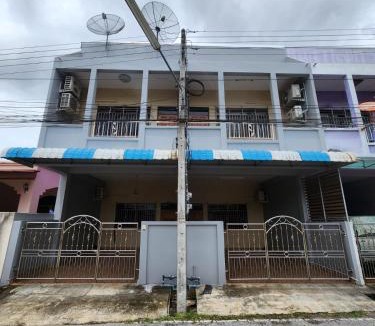 Betong House | No 27 by Vince HomeStay Betong - 4 Bedroom