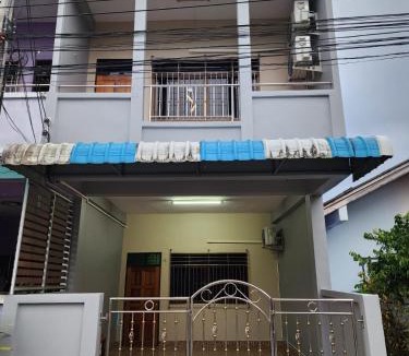 Betong House | No 31 by Jaaoo HomeStay Betong - 4 Bedroom