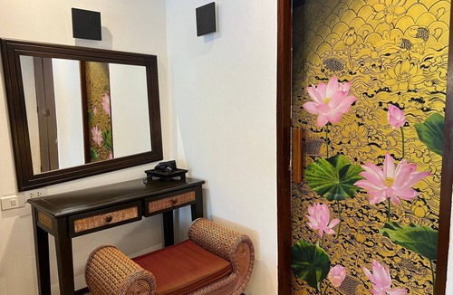 Bang Khla House | No8 Double Suite, Rainbow Arokaya Welnes