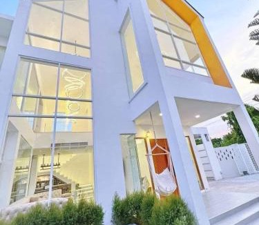 Nonthaburi Villa | Nordic Villa 5BR Pool, Jacuzzi, Rooftop and More