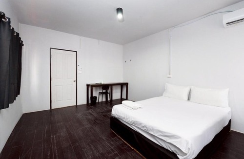 Wat Bowon Niwet Apartment | Oh My Nap Khaosan - ถนน ตะนาว ข้าวสาร