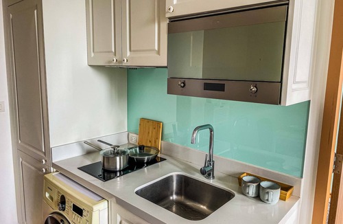 Bangkok Central Business District Apartment | One-bedroom modern apartment with the infinity pool in the heart of Bangkok