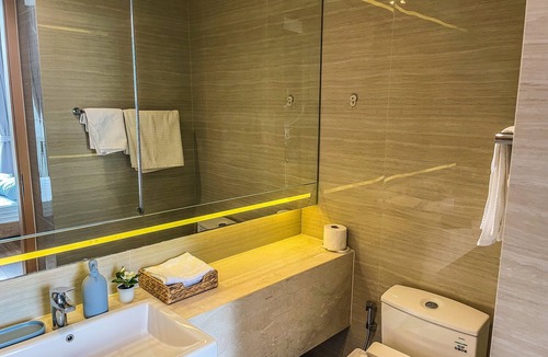 Bangkok Central Business District Apartment | One-bedroom modern apartment with the infinity pool in the heart of Bangkok