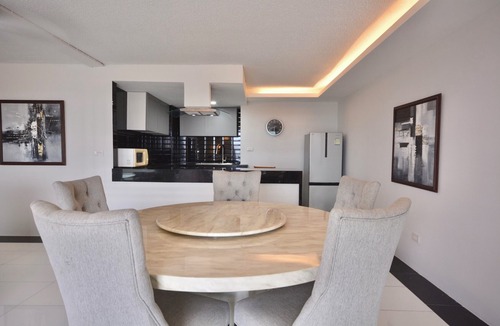 South Pattaya Apartment | One-Bedroom Sea-View Condo, 17th Floor – Angket, Jomtien