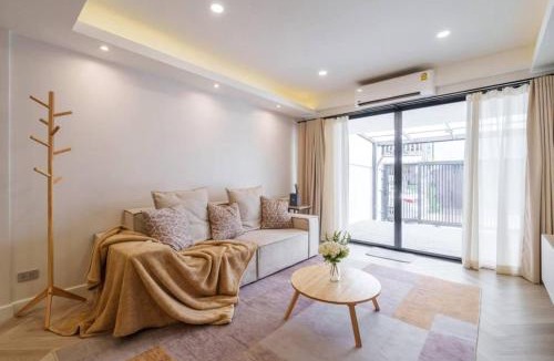 Khlong Tan Nuea House | Onsen Retreat in Heart of Bangkok