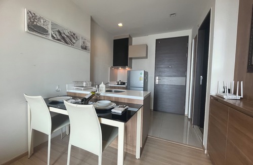Yan Nawa Apartment | Opulence Riverview/Train Access