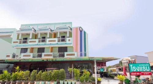 Prachuap Khiri Khan Hotel | OYO 75314 Mountain Beach