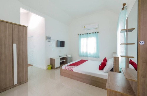 Dan Makham Tia Hotel | OYO 75339 Full Frame Resort