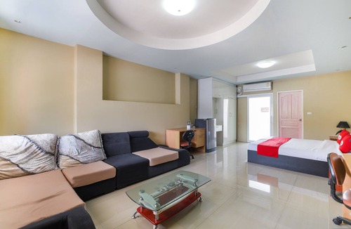 Nakhon Chai Si Hotel | OYO 762 Chompoo