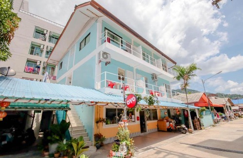 Patong Hotel | OYO 885 You And Me House