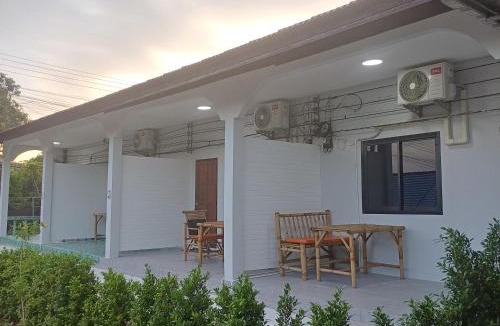 Bophut Hostel | P & T Guesthouse