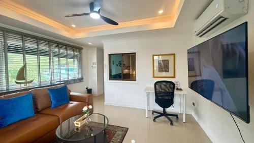 Patong House | Palace - Spacious 1 bedroom Condo with shared Renovated Large Pool