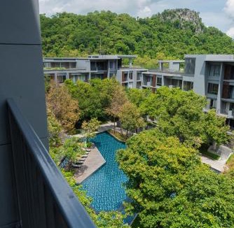 Phaya Yen Apartment | Panoramic Pool at The Valley