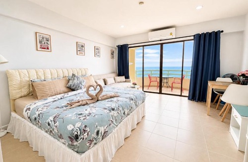 Rayong Apartment | Panoramic Sea View Walk to Mae Ramphueng Beach