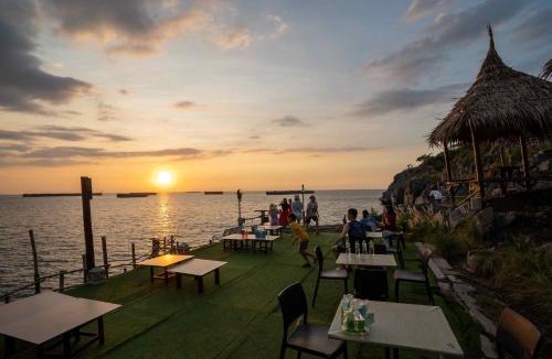 Tha Thaewawong Villa | Pareehut Resort Koh Sichang
