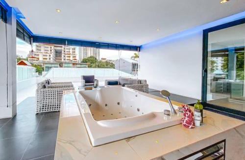 Pratumnak Hill Villa | Pattaya Near Beach & Walk Street Luxury Villa